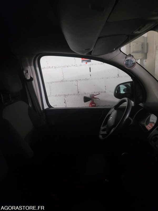 RENAULT | KANGOO | 2017 | 144067KM - Fourgonnette: photos 3 RENAULT | KANGOO | 2017 | 144067KM - Fourgonnette: photos 3