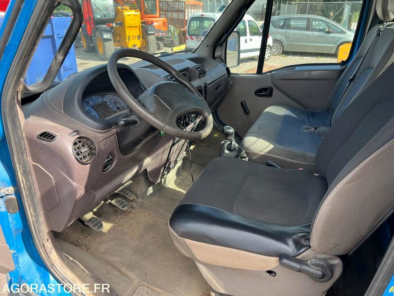 RENAULT MASCOTT BENNE 3.5T - 2001 - 160 000 KM - Utilitaire benne: photos 5 RENAULT MASCOTT BENNE 3.5T - 2001 - 160 000 KM - Utilitaire benne: photos 5