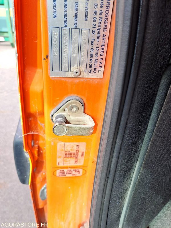 RENAULT MASTER - 2006 - 286716 KM - P1505347 - Fourgon utilitaire: photos 5 RENAULT MASTER - 2006 - 286716 KM - P1505347 - Fourgon utilitaire: photos 5