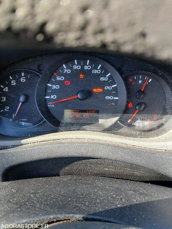 RENAULT MASTER DB-698-JY 184586 KM - Fourgon utilitaire: photos 5 RENAULT MASTER DB-698-JY 184586 KM - Fourgon utilitaire: photos 5