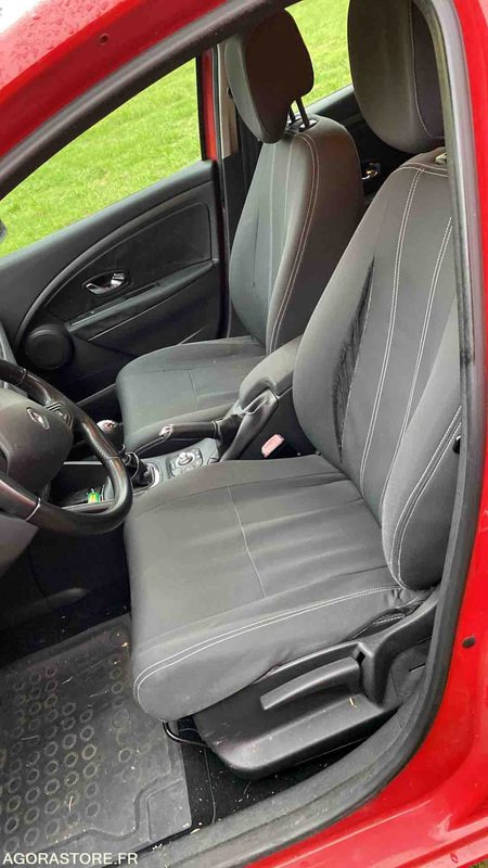 RENAULT MEGANE 309707kms - 2013 - Voiture: photos 4 RENAULT MEGANE 309707kms - 2013 - Voiture: photos 4