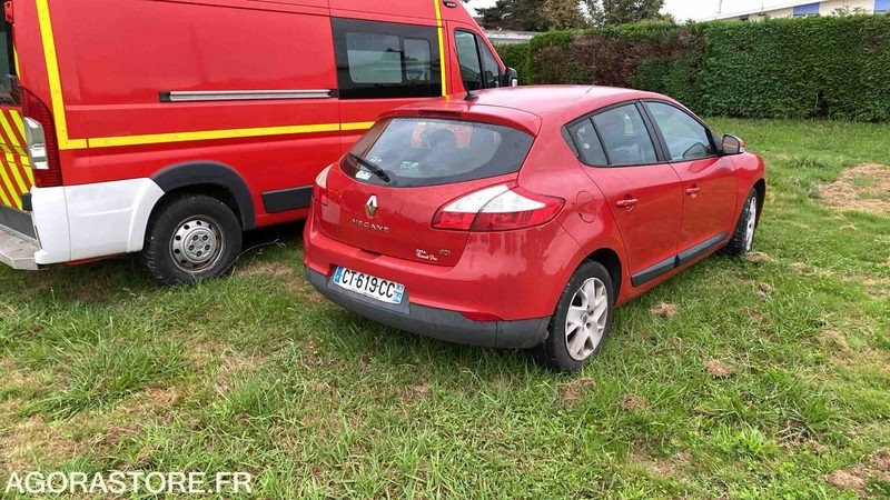 RENAULT MEGANE 309707kms - 2013 - Voiture: photos 2 RENAULT MEGANE 309707kms - 2013 - Voiture: photos 2