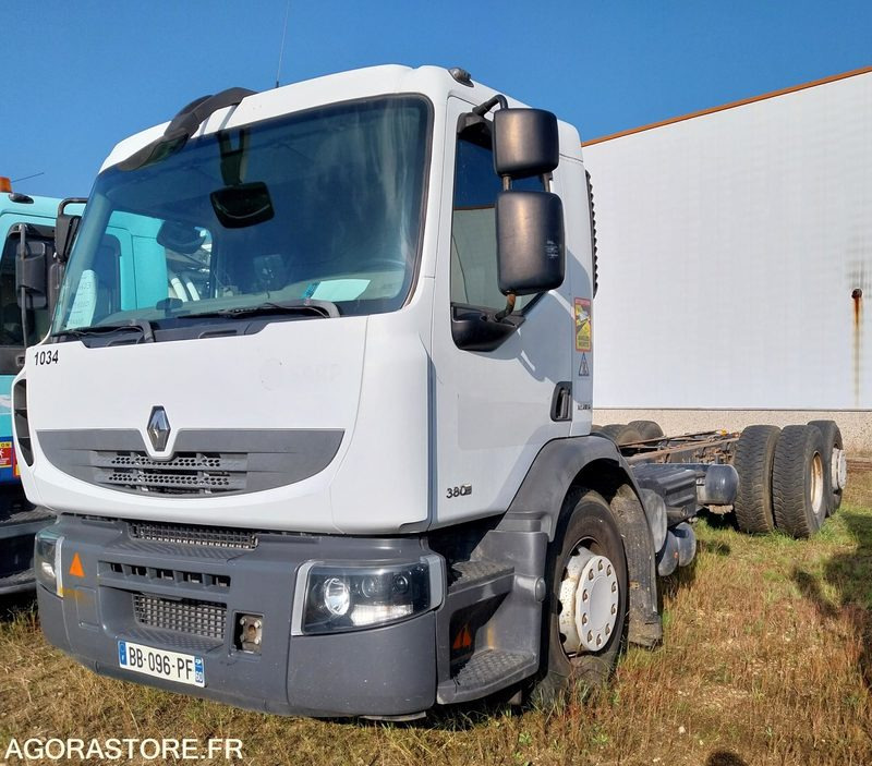 RENAULT PREMIUM 380-26 / 2010 / 475 190 km - Châssis cabine: photos 1 RENAULT PREMIUM 380-26 / 2010 / 475 190 km - Châssis cabine: photos 1