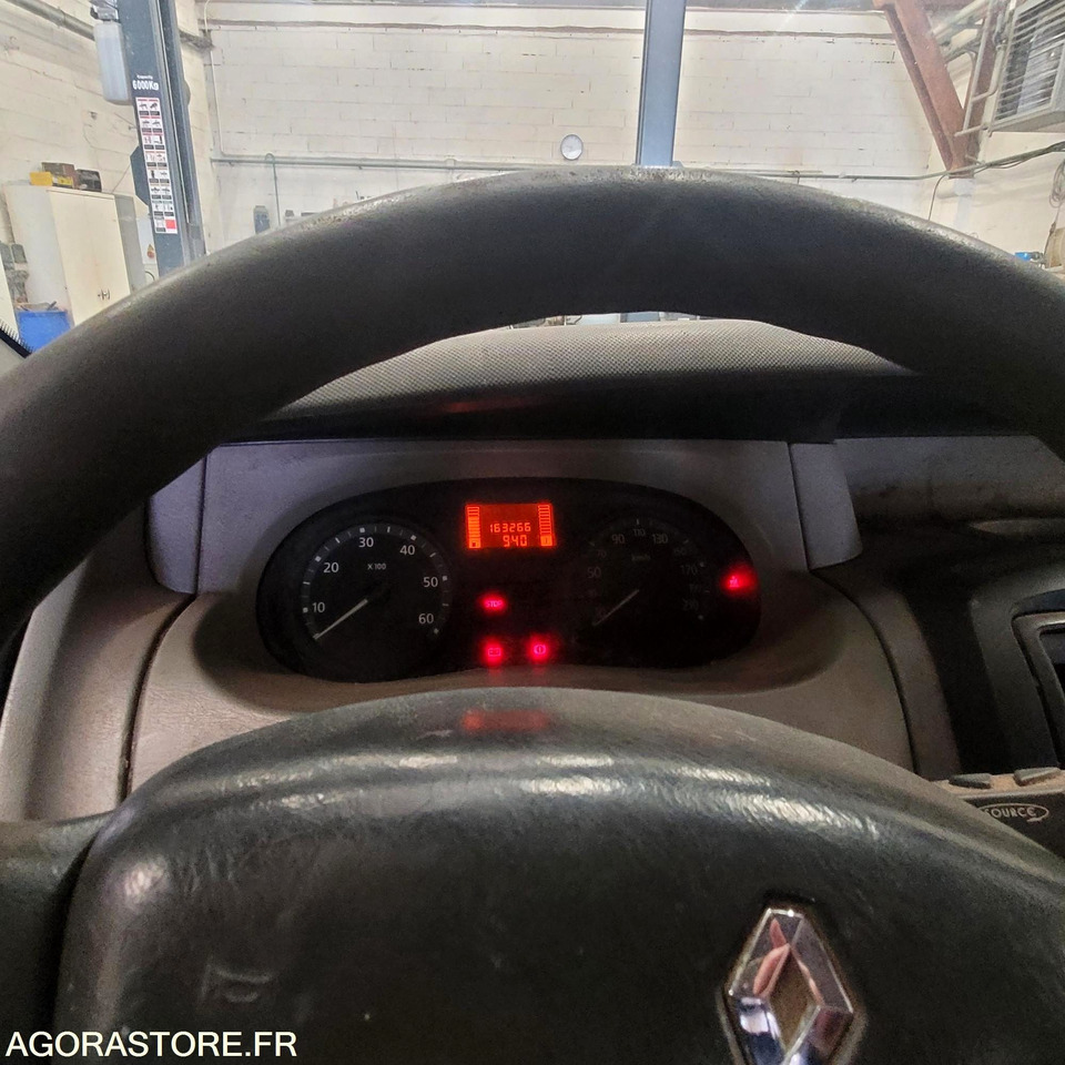 RENAULT TRAFIC 163266 kms 2006 - Fourgon utilitaire: photos 5 RENAULT TRAFIC 163266 kms 2006 - Fourgon utilitaire: photos 5