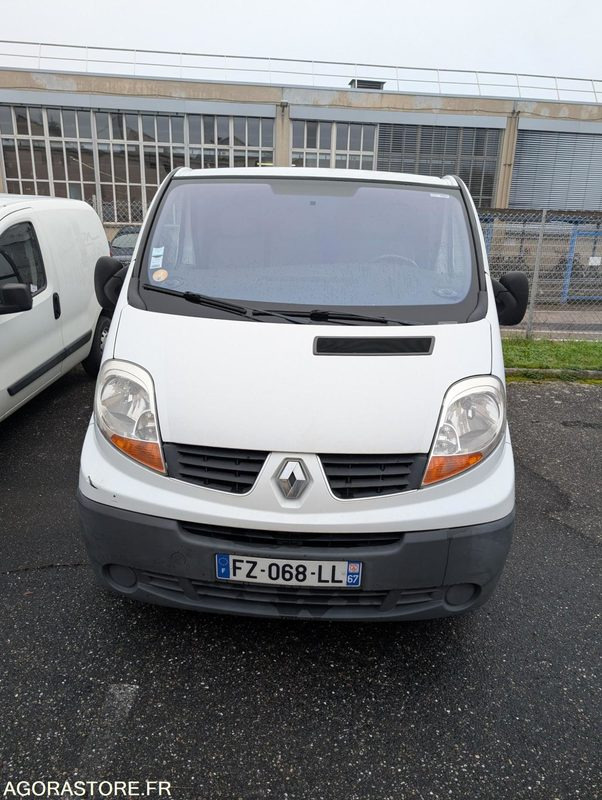 RENAULT TRAFIC 90CV 2.0 DCI - 209 014 KM - Fourgon utilitaire: photos 2 RENAULT TRAFIC 90CV 2.0 DCI - 209 014 KM - Fourgon utilitaire: photos 2