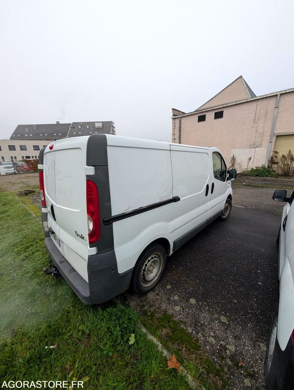 RENAULT TRAFIC 90CV 2.0 DCI - 209 014 KM - Fourgon utilitaire: photos 5 RENAULT TRAFIC 90CV 2.0 DCI - 209 014 KM - Fourgon utilitaire: photos 5