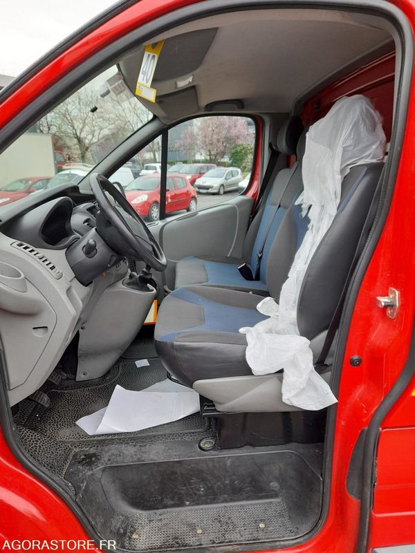 RENAULT Trafic II Fourgon Phase 2 L2H2 1200kg 2.0 dCi 16V 115 cv (MECA 563) - Fourgon utilitaire: photos 2 RENAULT Trafic II Fourgon Phase 2 L2H2 1200kg 2.0 dCi 16V 115 cv (MECA 563) - Fourgon utilitaire: photos 2
