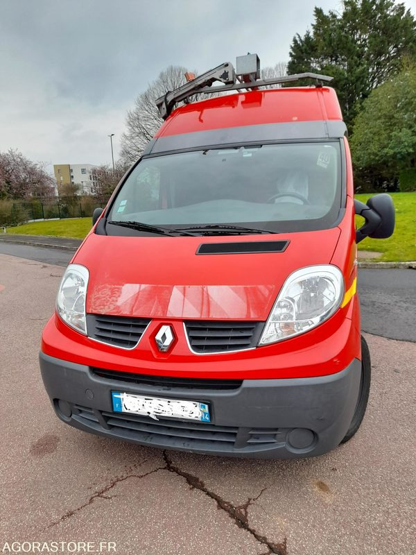 RENAULT Trafic II Fourgon Phase 2 L2H2 1200kg 2.0 dCi 16V 115 cv (MECA 563) - Fourgon utilitaire: photos 1 RENAULT Trafic II Fourgon Phase 2 L2H2 1200kg 2.0 dCi 16V 115 cv (MECA 563) - Fourgon utilitaire: photos 1