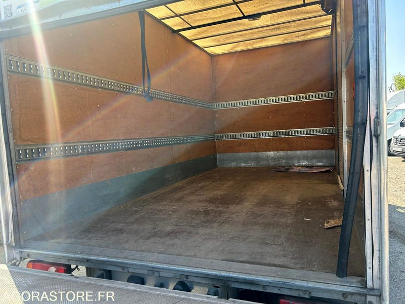RENAULT maxity ZE electrique 20m3 hayon - 2016 / 68658 KM - Camion fourgon, Camion électrique: photos 5 RENAULT maxity ZE electrique 20m3 hayon - 2016 / 68658 KM - Camion fourgon, Camion électrique: photos 5