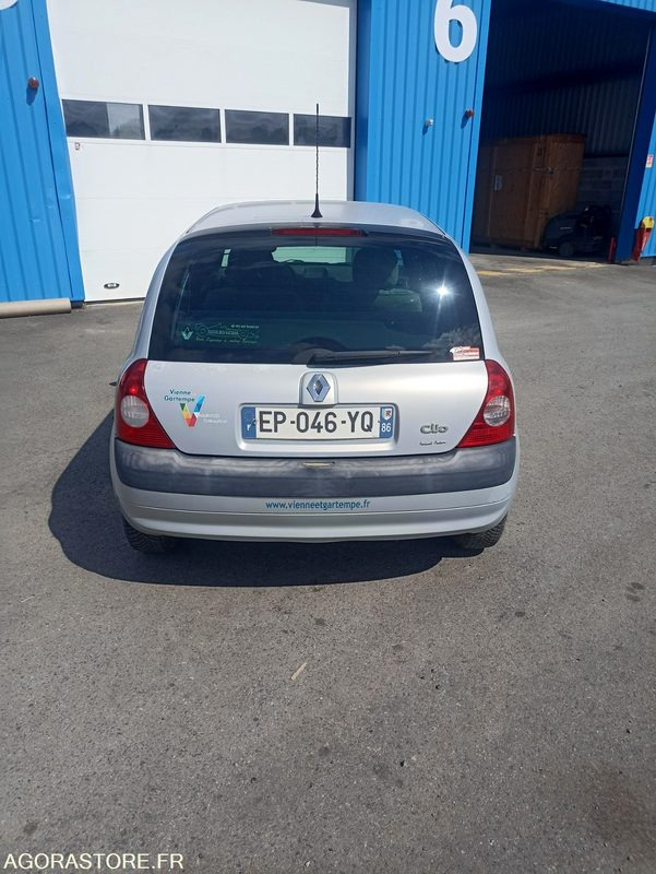 Renault Clio 2 1.5 dCi - 107100kms - 2004 - Voiture: photos 4 Renault Clio 2 1.5 dCi - 107100kms - 2004 - Voiture: photos 4