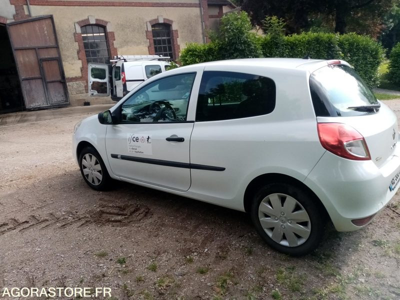 Renault Clio III 2 places 1.5 L Diesel - 211 000km - Voiture: photos 5 Renault Clio III 2 places 1.5 L Diesel - 211 000km - Voiture: photos 5