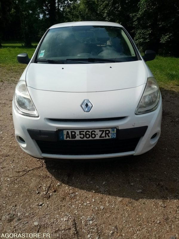 Renault Clio III 2 places 1.5 L Diesel - 211 000km - Voiture: photos 1 Renault Clio III 2 places 1.5 L Diesel - 211 000km - Voiture: photos 1