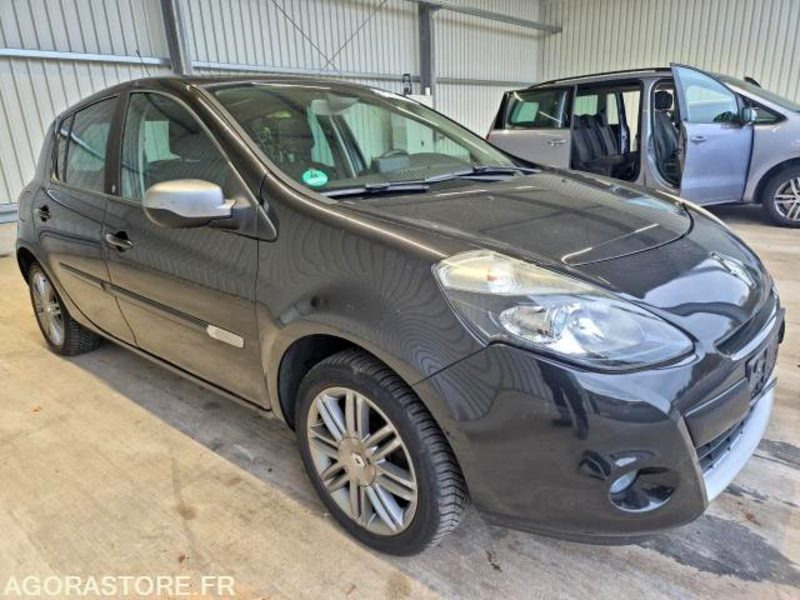 Renault Clio III Phase 2 – TomTom Edition 1.2 75 – 2011 – Seulement 33 200 km – - Voiture: photos 5 Renault Clio III Phase 2 – TomTom Edition 1.2 75 – 2011 – Seulement 33 200 km – - Voiture: photos 5