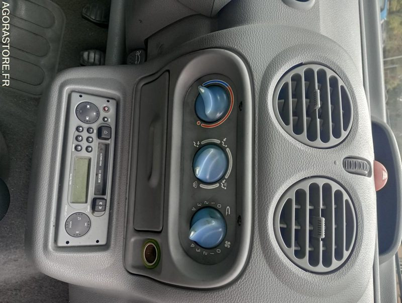 Renault Twingo 2005 108501kms - Voiture: photos 5 Renault Twingo 2005 108501kms - Voiture: photos 5