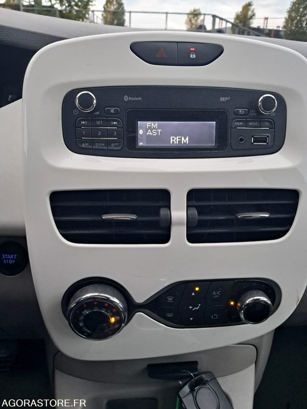 Renault ZOE FC-105-EJ - Voiture: photos 5 Renault ZOE FC-105-EJ - Voiture: photos 5