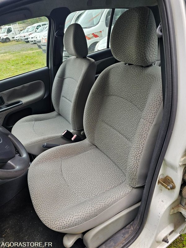 Renault clio - 2005 - 170245km - 3780WA28 - Voiture: photos 5 Renault clio - 2005 - 170245km - 3780WA28 - Voiture: photos 5