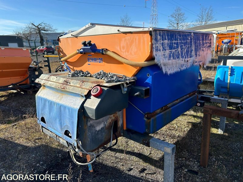 SALEUSE - SCHMIDT - STRATOS B 11-15 BCXN - 1,1 m3 - 2011 - Epandeur de sable: photos 2 SALEUSE - SCHMIDT - STRATOS B 11-15 BCXN - 1,1 m3 - 2011 - Epandeur de sable: photos 2