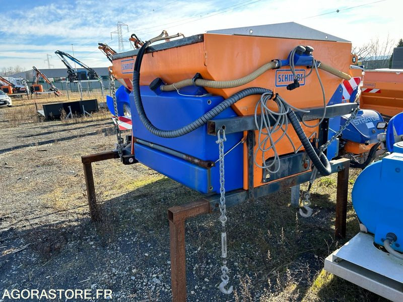 SALEUSE - SCHMIDT - STRATOS B 11-15 BCXN-350 - 1,1 m3 - 2011 - Epandeur de sable: photos 2 SALEUSE - SCHMIDT - STRATOS B 11-15 BCXN-350 - 1,1 m3 - 2011 - Epandeur de sable: photos 2