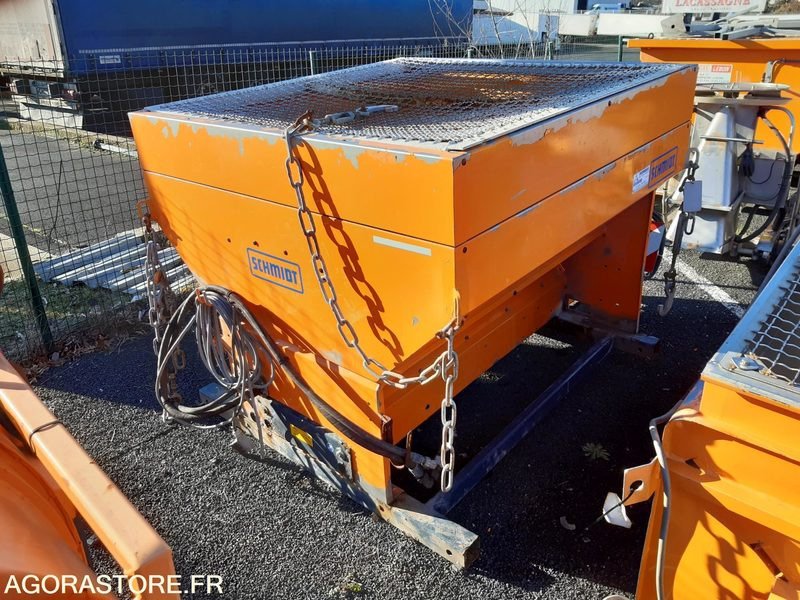 SALEUSE - SCHMIDT - STRATOS B 15-15 VAT - 2003 - Epandeur de sable: photos 3 SALEUSE - SCHMIDT - STRATOS B 15-15 VAT - 2003 - Epandeur de sable: photos 3