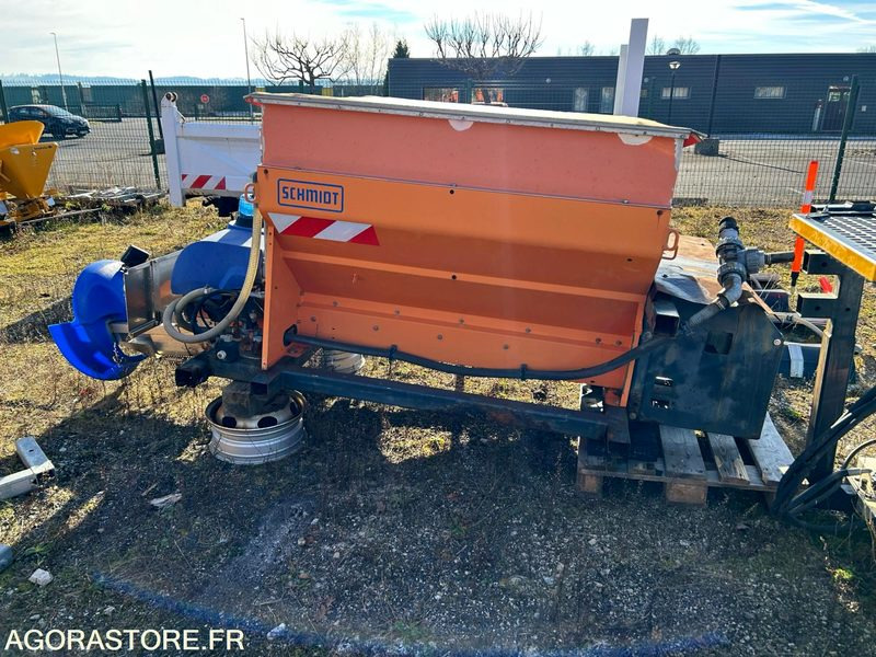 SALEUSE - SCHMIDT - STRATOS B06L-15 BCB-350 - 0,6 m3 - 2008 - Epandeur de sable: photos 3 SALEUSE - SCHMIDT - STRATOS B06L-15 BCB-350 - 0,6 m3 - 2008 - Epandeur de sable: photos 3