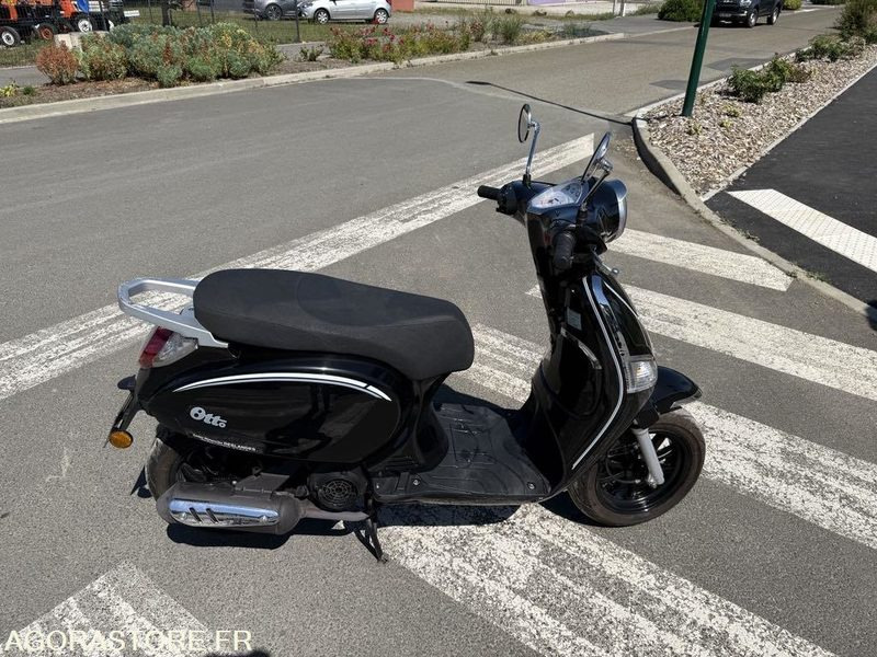 SCOOTER 125cc tnt motor - Motocyclette: photos 3 SCOOTER 125cc tnt motor - Motocyclette: photos 3