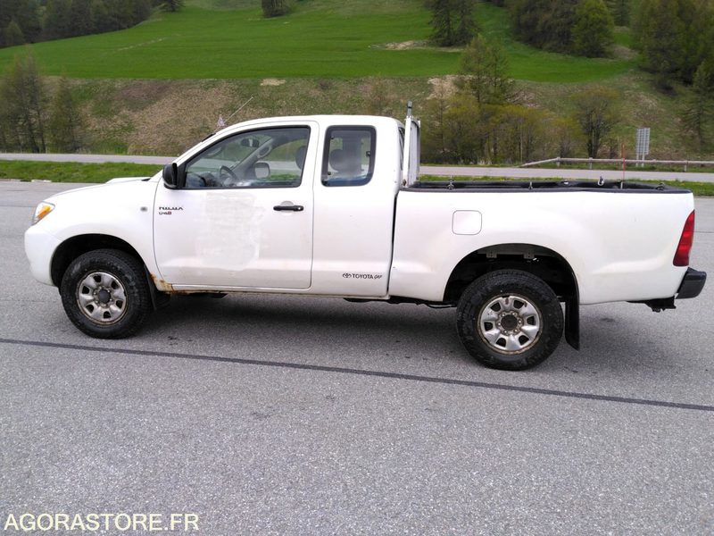 TOYOTA HILUX - Utilitaire benne: photos 4 TOYOTA HILUX - Utilitaire benne: photos 4