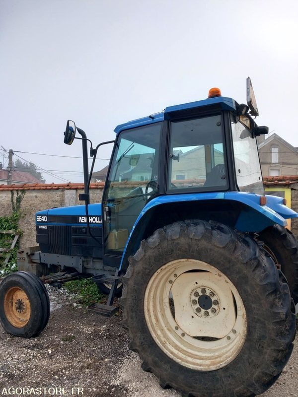 TRACTEUR NEW HOLLAND - Tracteur agricole: photos 1 TRACTEUR NEW HOLLAND - Tracteur agricole: photos 1