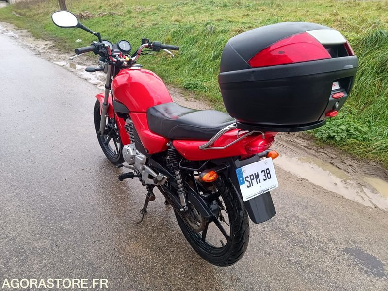 Yamaha YBR 125 injection - 2006 - 30800KM - CT OK - CG OK - Motocyclette: photos 3 Yamaha YBR 125 injection - 2006 - 30800KM - CT OK - CG OK - Motocyclette: photos 3