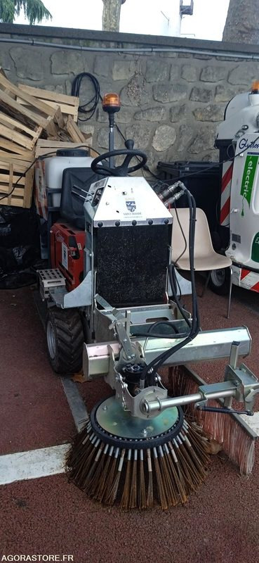 Balayeuse désherbeuse deneigeuse COCHET type GECKO automotrice 27 heures 2021 - Balayeuse de voirie: photos 2 Balayeuse désherbeuse deneigeuse COCHET type GECKO automotrice 27 heures 2021 - Balayeuse de voirie: photos 2