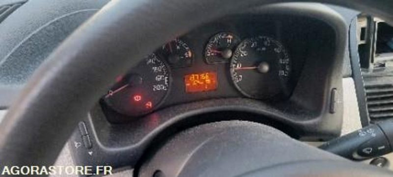 Fiat punto 137166 kms 2005 - Voiture: photos 4 Fiat punto 137166 kms 2005 - Voiture: photos 4