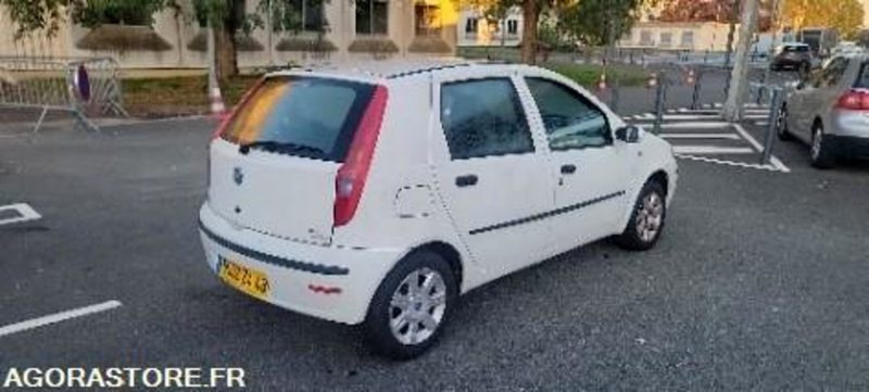 Fiat punto 137166 kms 2005 - Voiture: photos 2 Fiat punto 137166 kms 2005 - Voiture: photos 2