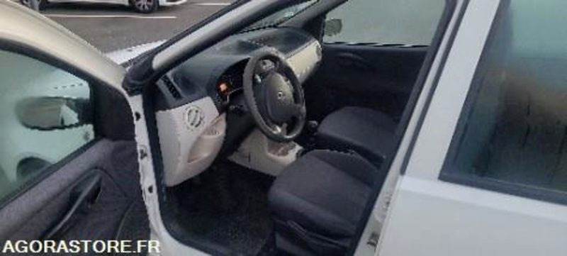 Fiat punto 209968 kms 2005 - Voiture: photos 5 Fiat punto 209968 kms 2005 - Voiture: photos 5