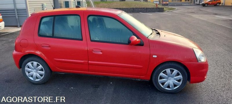 Renault clio 1.5 dci (roulante) - Voiture: photos 3 Renault clio 1.5 dci (roulante) - Voiture: photos 3