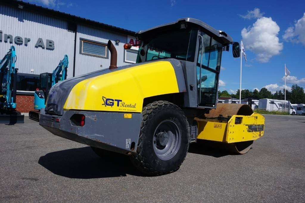 Atlas Copco Dynapac CA 1500 - Compacteur à pieds de mouton/ Monocylindre: photos 2 Atlas Copco Dynapac CA 1500 - Compacteur à pieds de mouton/ Monocylindre: photos 2