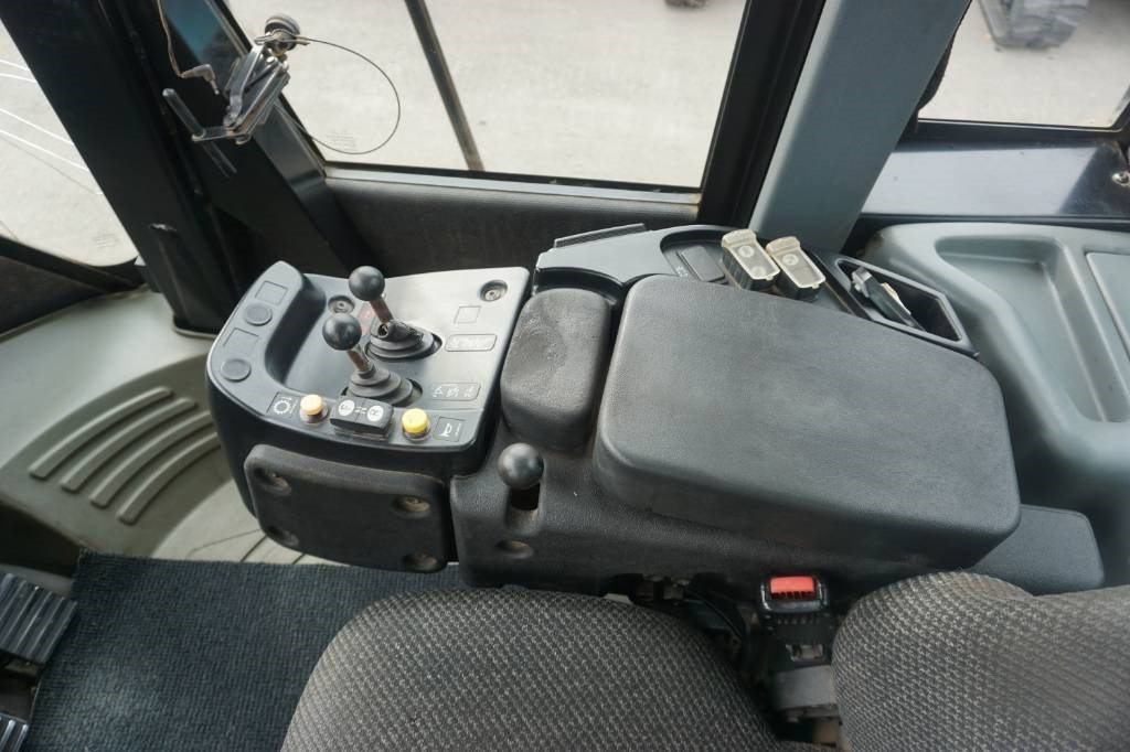 Chargeuse sur pneus CAT 950 H: photos 18