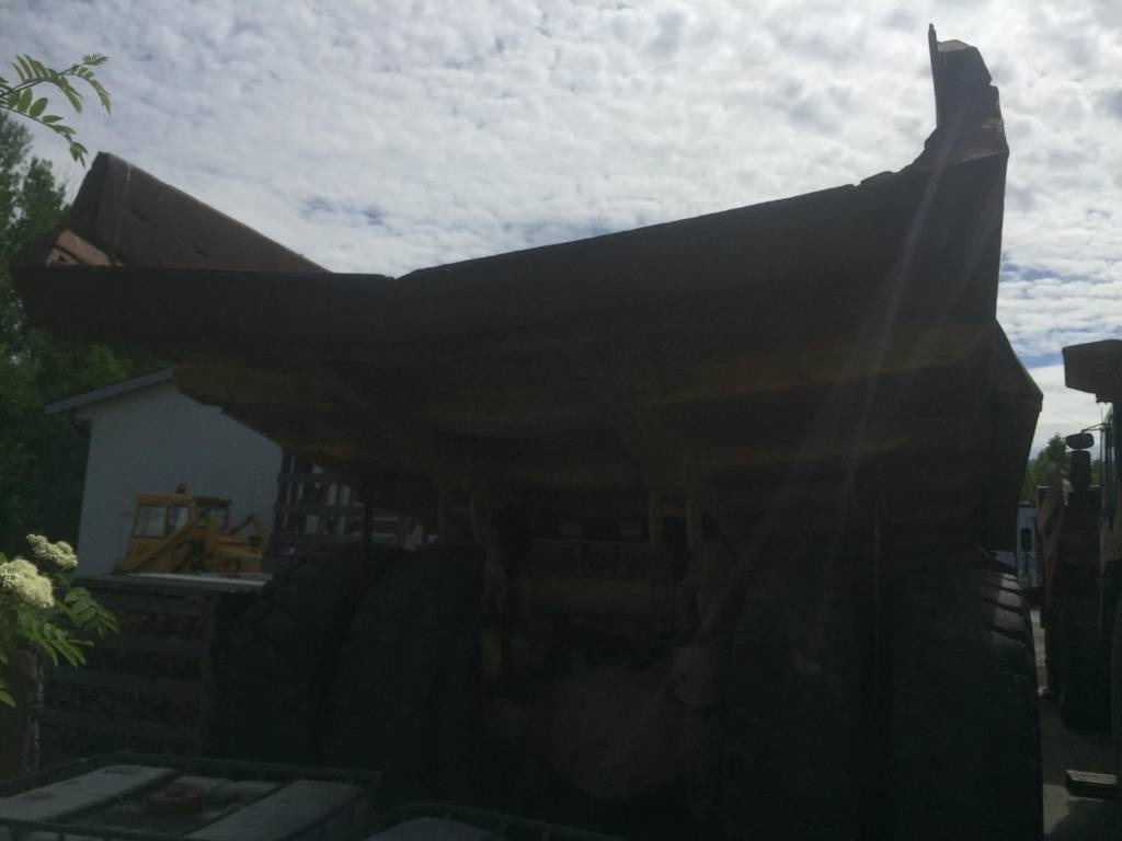 Komatsu HD 465-5 - Tombereau rigide: photos 2 Komatsu HD 465-5 - Tombereau rigide: photos 2