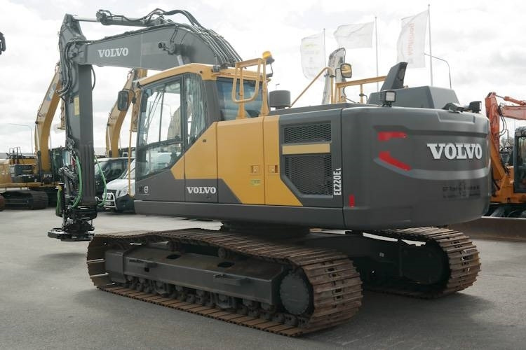Volvo EC220 E *Uthyres* - Pelle sur chenille: photos 1 Volvo EC220 E *Uthyres* - Pelle sur chenille: photos 1