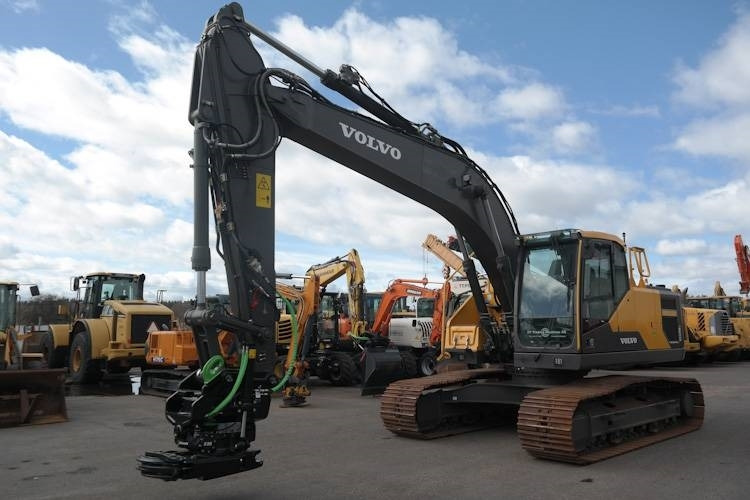 Volvo EC220 E *Uthyres* - Pelle sur chenille: photos 2 Volvo EC220 E *Uthyres* - Pelle sur chenille: photos 2