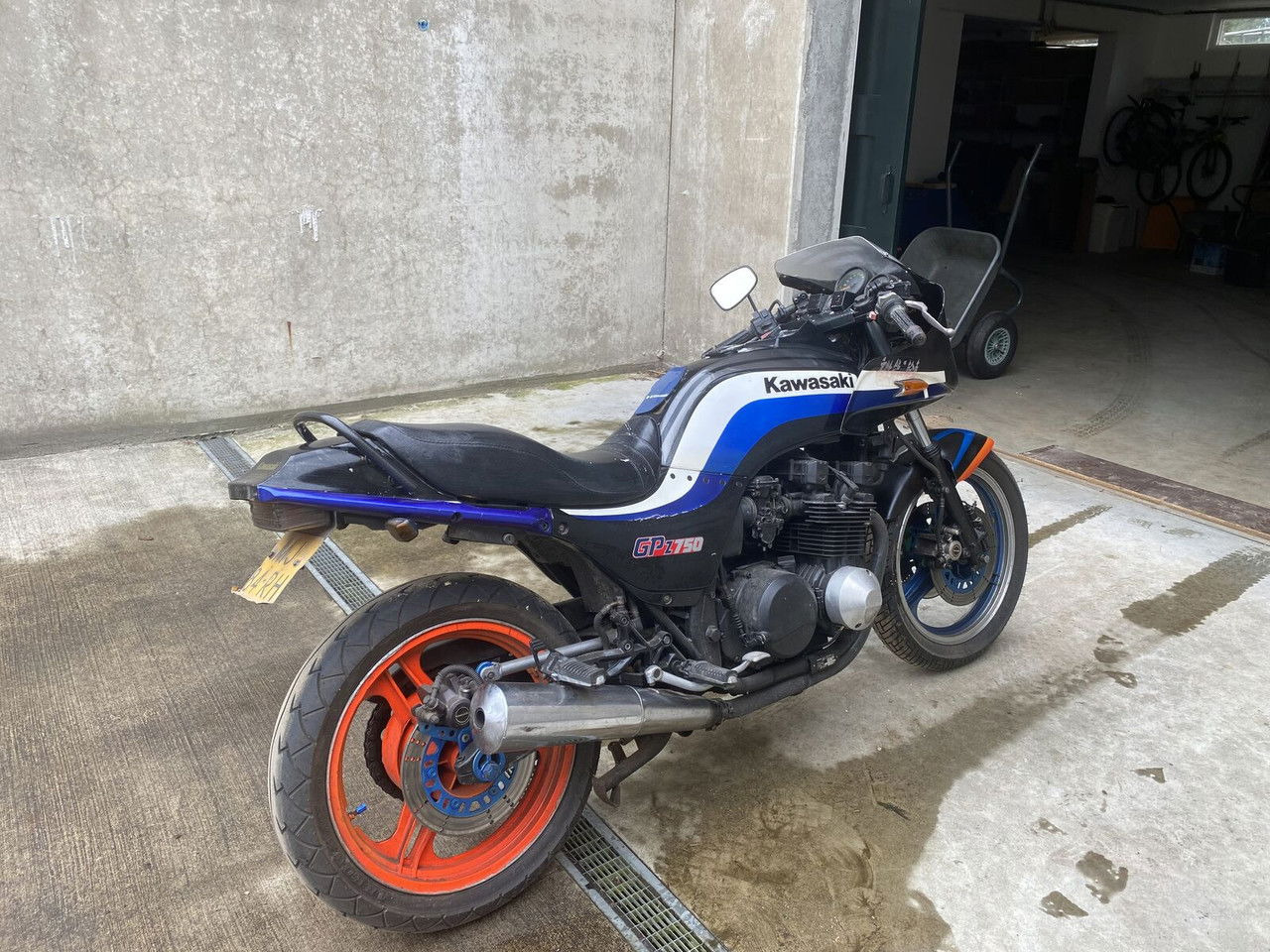 Kawasaki GPZ 750 - Motocyclette: photos 2 Kawasaki GPZ 750 - Motocyclette: photos 2