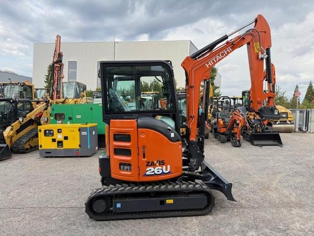 Hitachi ZX26 U-6 - Mini pelle: photos 1 Hitachi ZX26 U-6 - Mini pelle: photos 1