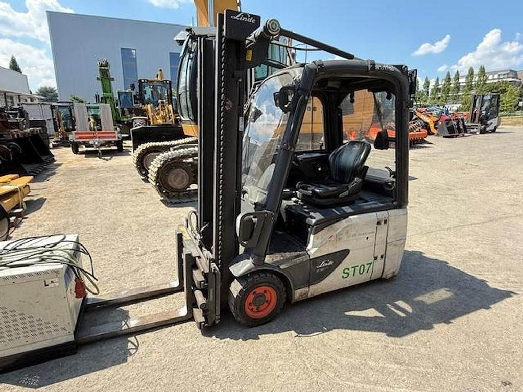 Linde E16-02 - Chariot élévateur électrique: photos 1 Linde E16-02 - Chariot élévateur électrique: photos 1