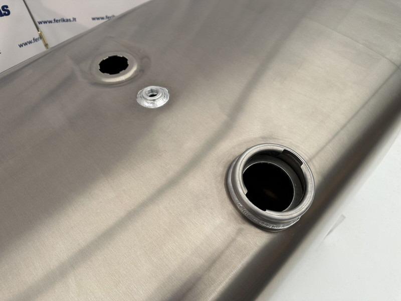 MAN - Réservoir de carburant pour Camion: photos 4 MAN - Réservoir de carburant pour Camion: photos 4