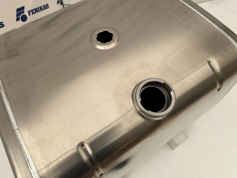 MAN - Réservoir de carburant pour Camion: photos 4 MAN - Réservoir de carburant pour Camion: photos 4