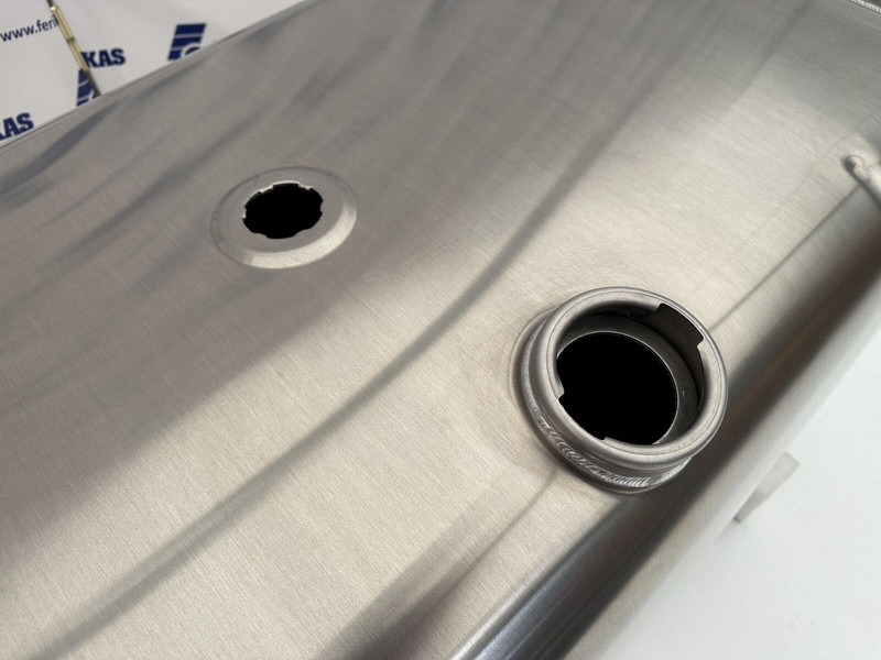 MAN - Réservoir de carburant pour Camion: photos 4 MAN - Réservoir de carburant pour Camion: photos 4
