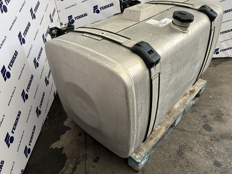 MAN complete fuel tank with brackets - Réservoir de carburant pour Camion: photos 2 MAN complete fuel tank with brackets - Réservoir de carburant pour Camion: photos 2