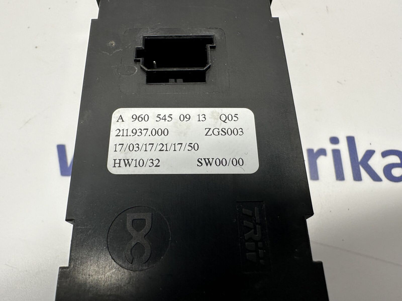 Mercedes-Benz passenger door, window control - Panel de instrumentos pour Camion: photos 3 Mercedes-Benz passenger door, window control - Panel de instrumentos pour Camion: photos 3