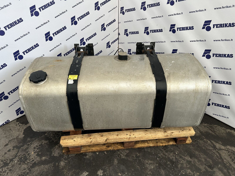Volvo 450 liters, 560x675x1430 - Réservoir de carburant pour Camion: photos 1 Volvo 450 liters, 560x675x1430 - Réservoir de carburant pour Camion: photos 1
