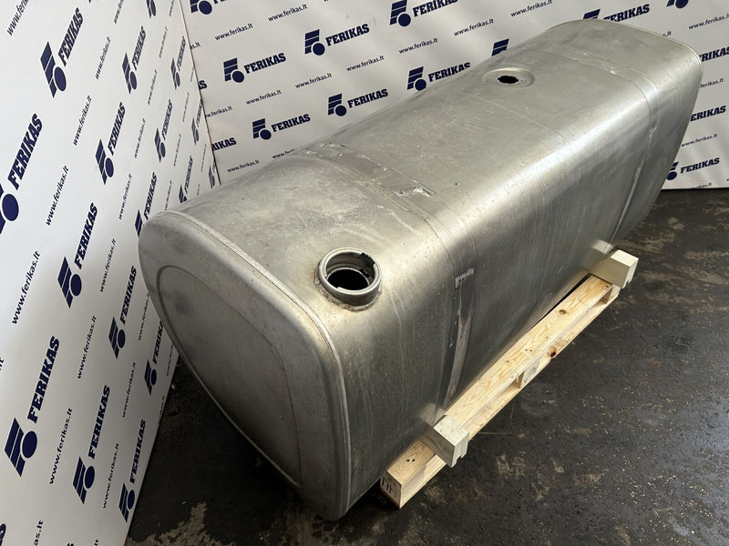 Volvo 650L 710x690x1630 - Réservoir de carburant pour Camion: photos 2 Volvo 650L 710x690x1630 - Réservoir de carburant pour Camion: photos 2