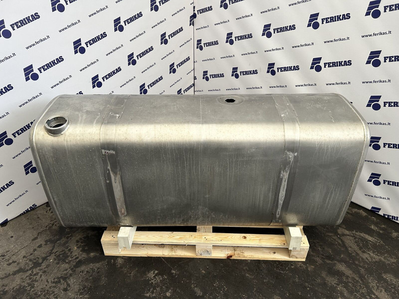 Volvo 650L 710x690x1630 - Réservoir de carburant pour Camion: photos 1 Volvo 650L 710x690x1630 - Réservoir de carburant pour Camion: photos 1