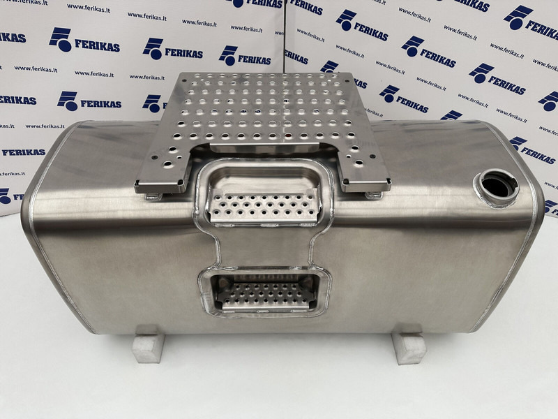 Volvo New aluminum fuel tank 550L - Réservoir de carburant pour Camion: photos 1 Volvo New aluminum fuel tank 550L - Réservoir de carburant pour Camion: photos 1